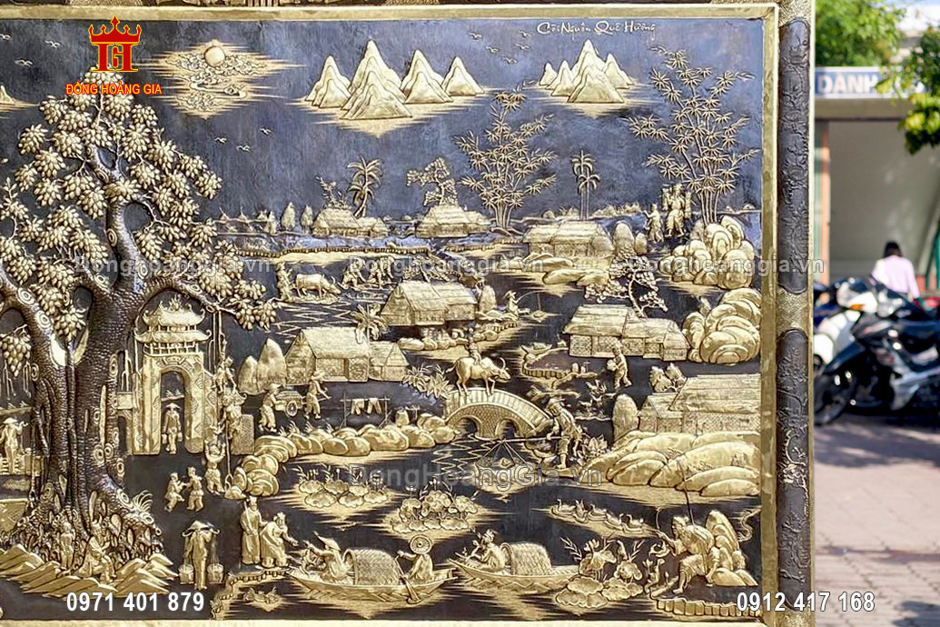 Từng đường nét trên bức tranh đồng quê được chạm khắc tỉ mỉ và tinh xảo nhất